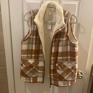 NWT Maurice’s Sherpa plaid vest - L